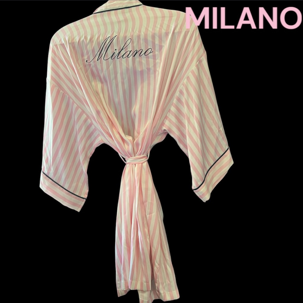 ❤️LIMITED EDITION!!❤️
Victoria Secret “MILANO”ICONIC STRIPE”
Satin Piped Robe